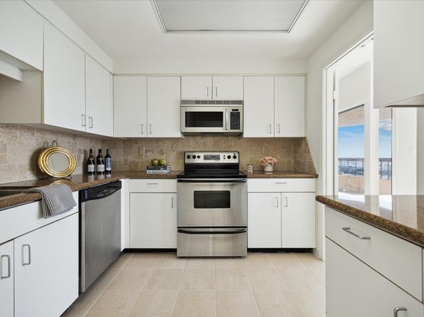 2001 Holcombe Boulevard 1905, Houston TX 77030