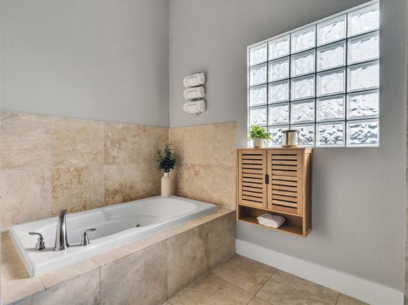 5841 Darling Street B, Houston TX 77007