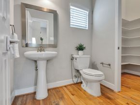 5841 Darling Street B, Houston TX 77007