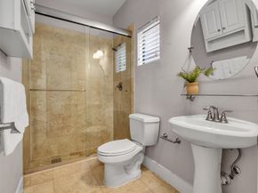 5841 Darling Street B, Houston TX 77007