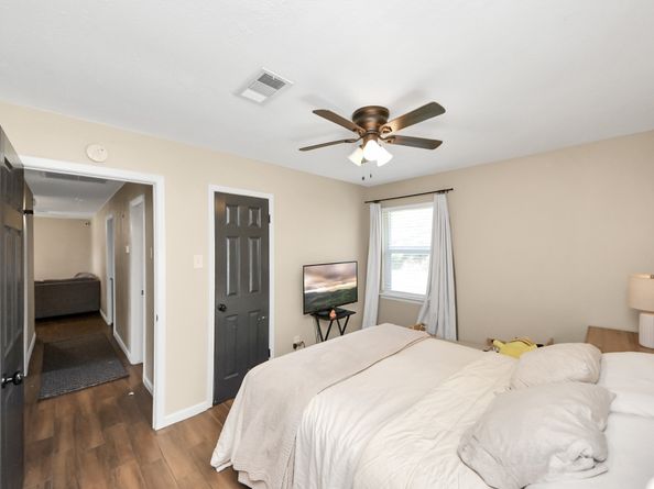 10526 Hollyglen Drive, Houston TX 77016