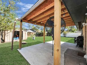 10526 Hollyglen Drive, Houston TX 77016