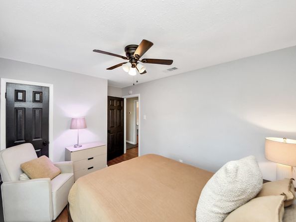 10526 Hollyglen Drive, Houston TX 77016