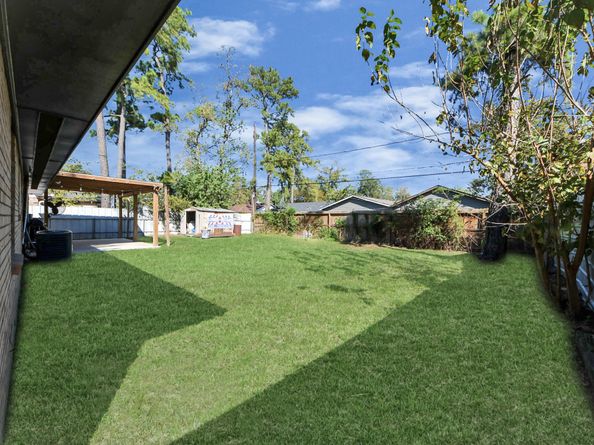 10526 Hollyglen Drive, Houston TX 77016