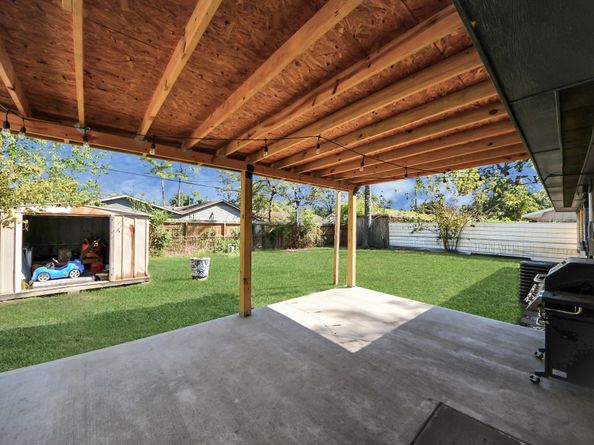 10526 Hollyglen Drive, Houston TX 77016