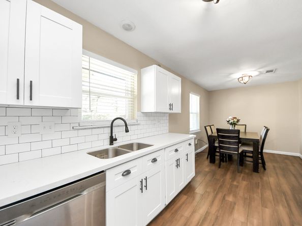 10526 Hollyglen Drive, Houston TX 77016