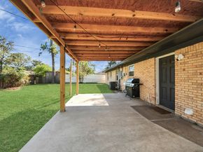 10526 Hollyglen Drive, Houston TX 77016