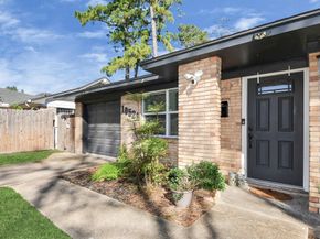 10526 Hollyglen Drive, Houston TX 77016
