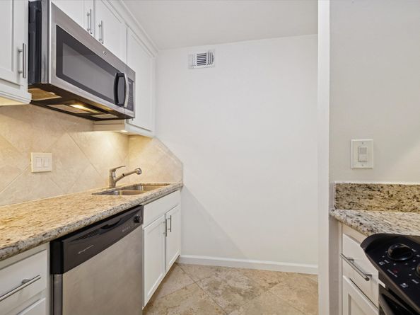 3131 Cummins Street 18, Houston TX 77027