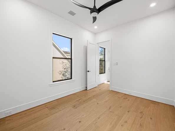 1030 W 41st Street, Houston TX 77018