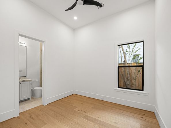 1030 W 41st Street, Houston TX 77018