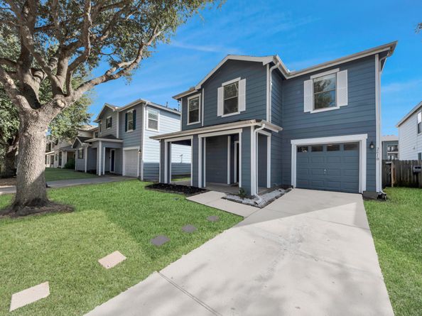 2610 Skyview Shadows Court, Houston TX 77047