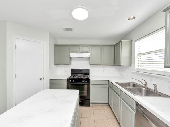 2610 Skyview Shadows Court, Houston TX 77047