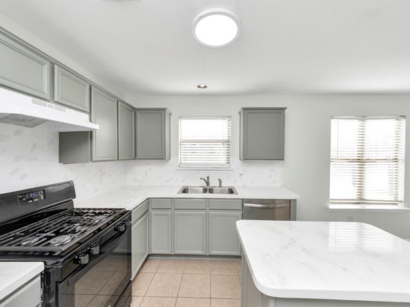 2610 Skyview Shadows Court, Houston TX 77047