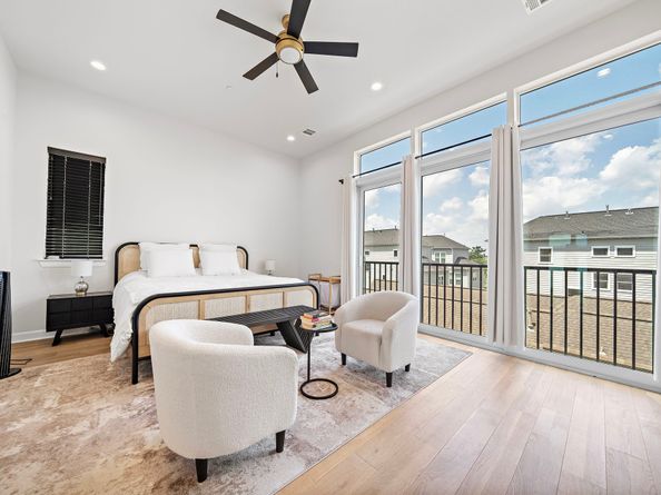 907b W 16th Street, Houston TX 77008