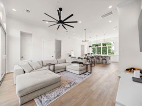 907b W 16th Street, Houston TX 77008