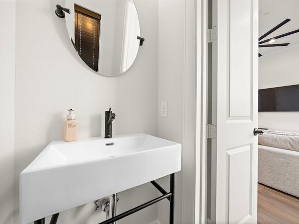 907b W 16th Street, Houston TX 77008