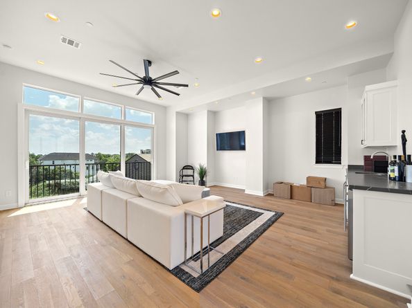 907b W 16th Street, Houston TX 77008