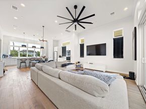 907b W 16th Street, Houston TX 77008