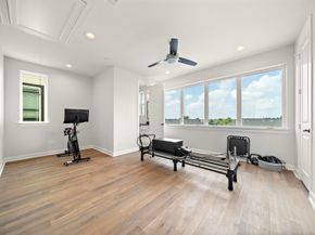 907b W 16th Street, Houston TX 77008