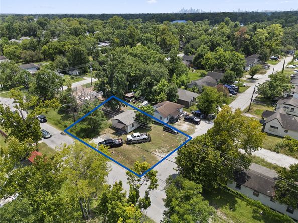 1825 Dolly Wright Street, Houston TX 77088