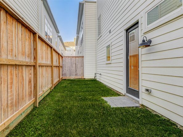 6313 Chelsea Falls Lane, Houston TX 77008