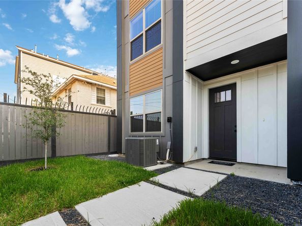 2528 Live Oak Street, Houston TX 77004