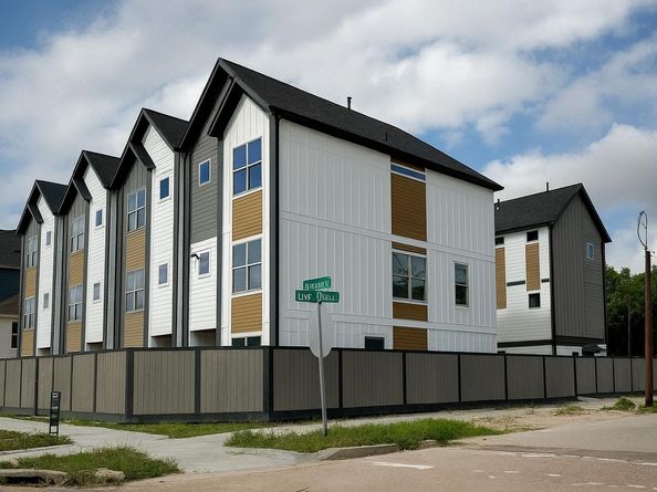 2528 Live Oak Street, Houston TX 77004