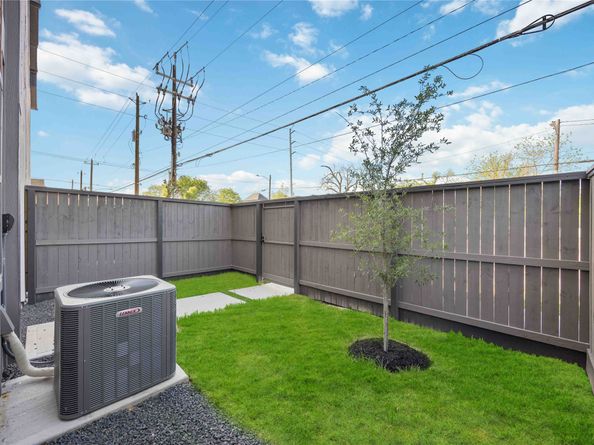 2528 Live Oak Street, Houston TX 77004