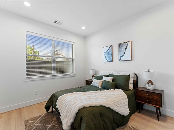 2528 Live Oak Street, Houston TX 77004