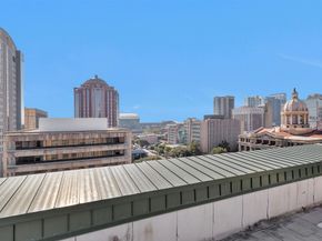 201 Main Street 3G, Houston TX 77002