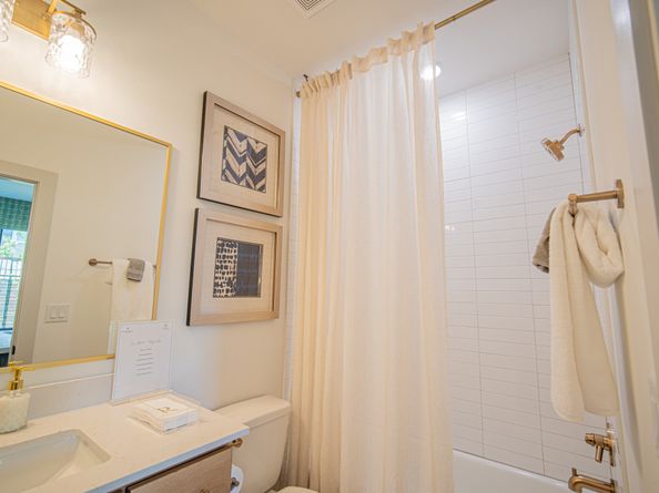 1715 Bologna Lane, Houston TX 77055