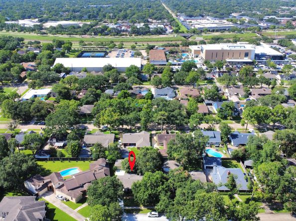 5642 Dumfries Drive, Houston TX 77096