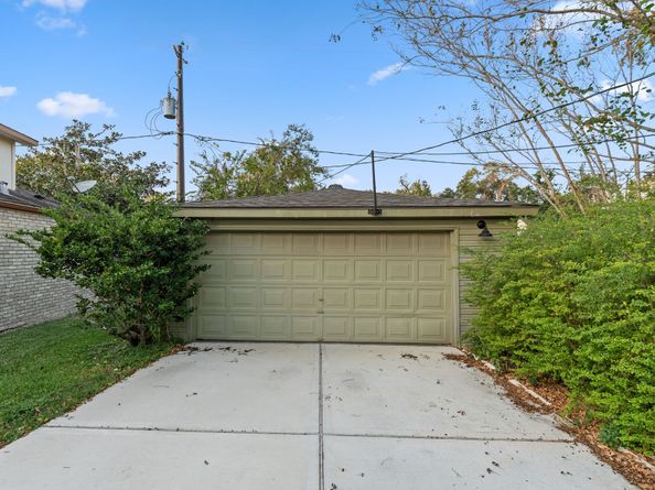 5642 Dumfries Drive, Houston TX 77096