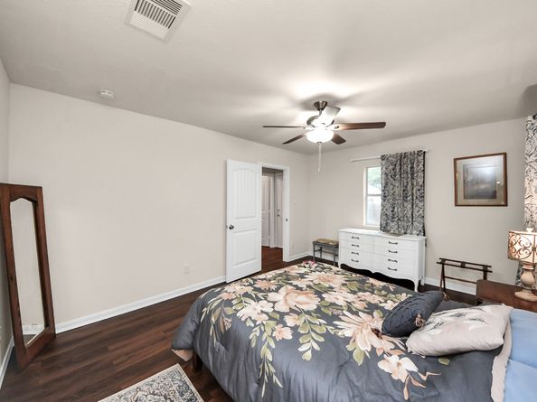 7711 Avenue L, Houston TX 77012