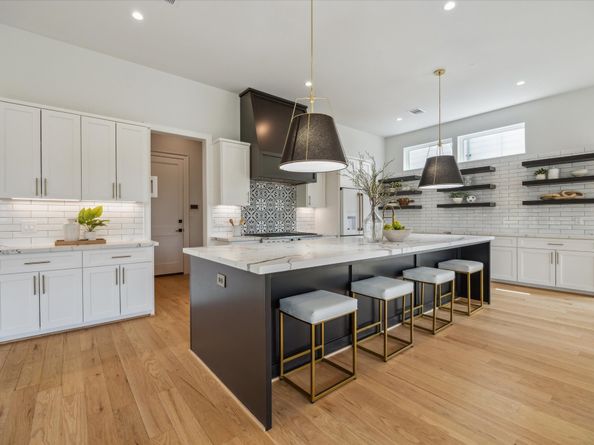 2202 Hewitt Drive, Houston TX 77018