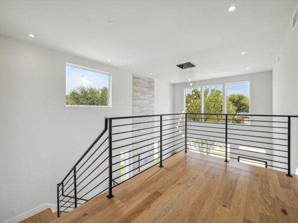 2202 Hewitt Drive, Houston TX 77018