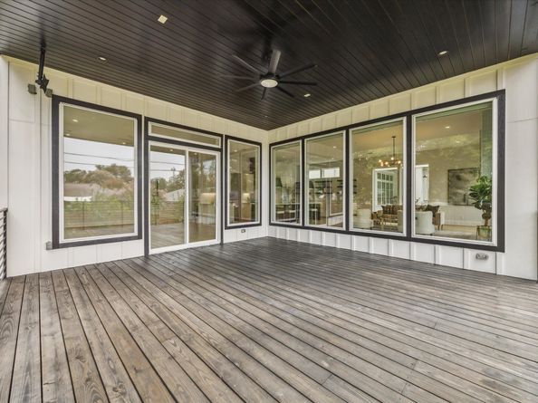 2202 Hewitt Drive, Houston TX 77018