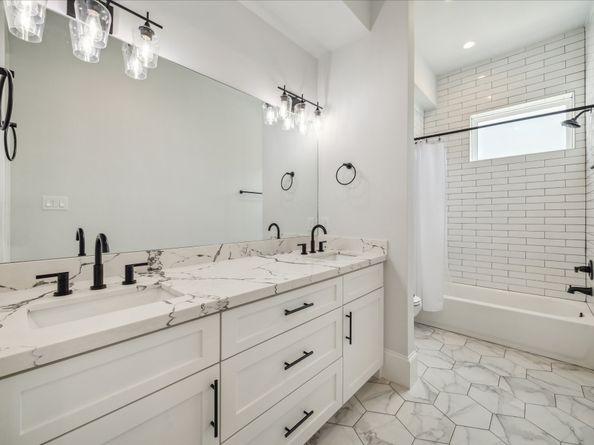 2202 Hewitt Drive, Houston TX 77018