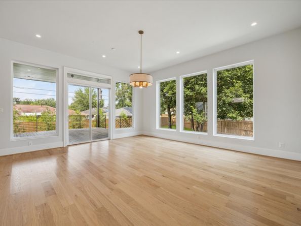 2202 Hewitt Drive, Houston TX 77018