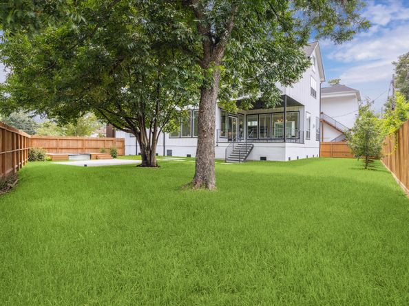 2202 Hewitt Drive, Houston TX 77018