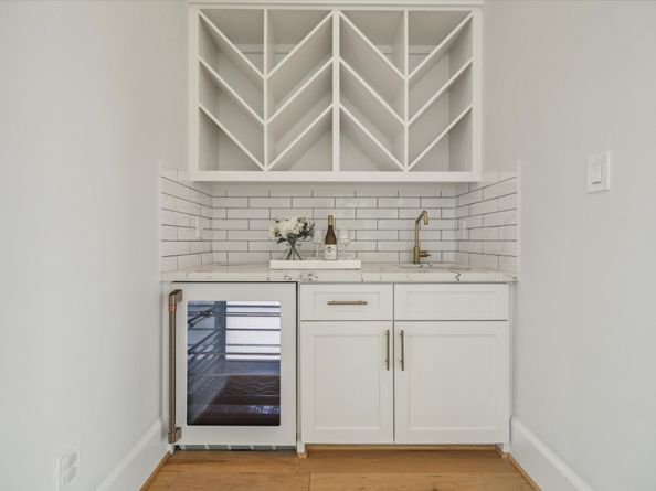 2202 Hewitt Drive, Houston TX 77018