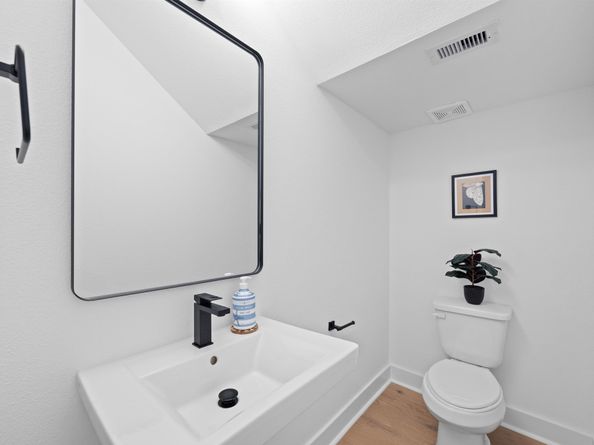 326 Neyland Street, Houston TX 77022