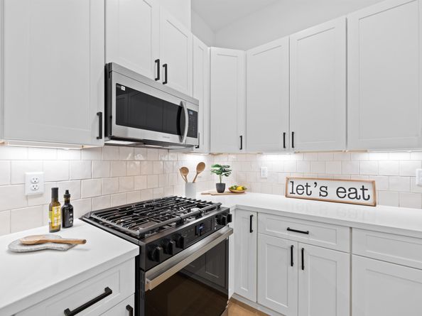 326 Neyland Street, Houston TX 77022