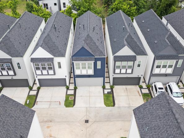 326 Neyland Street, Houston TX 77022