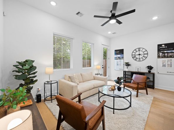 326 Neyland Street, Houston TX 77022