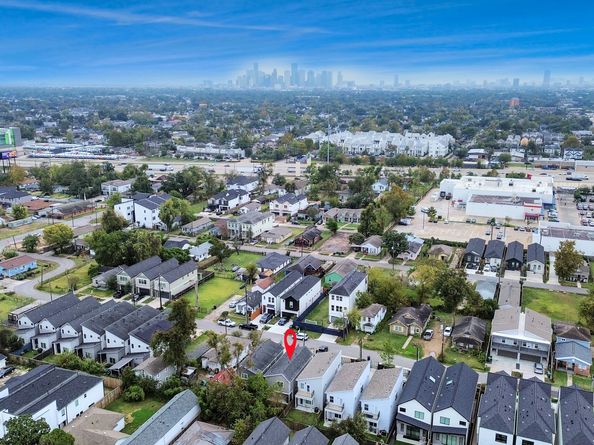 119 E 32 Street, Houston TX 77018