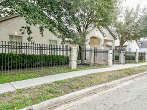 404 Moss Street, Houston TX 77009