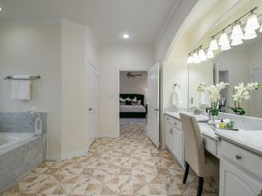 404 Moss Street, Houston TX 77009