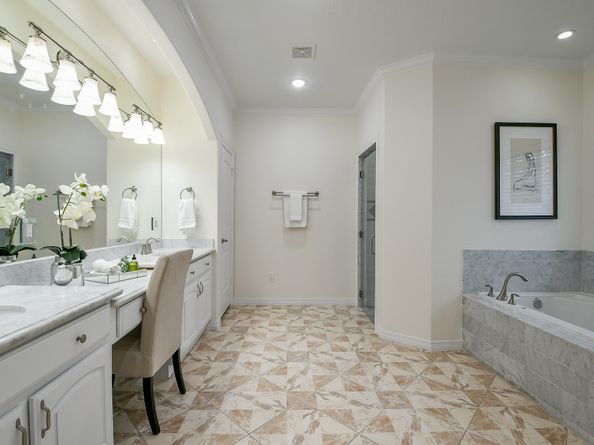 404 Moss Street, Houston TX 77009